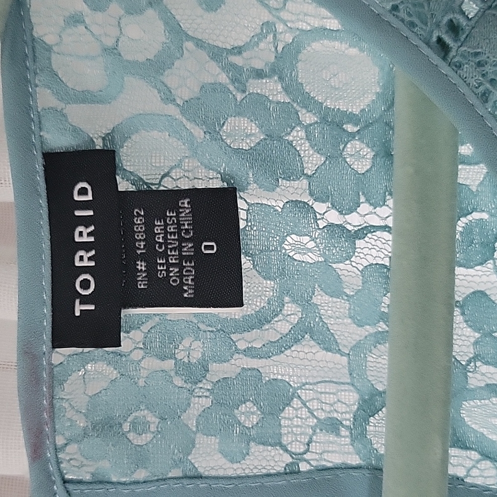 Torrid Tank - Picture 3 of 4